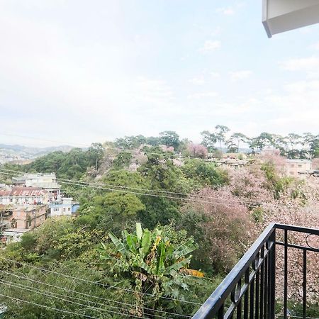 Nirvana Guest House シロン エクステリア 写真